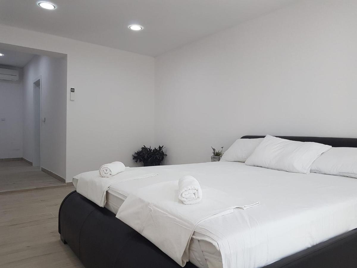Rooms Lanterna Metajna Eksteriør billede
